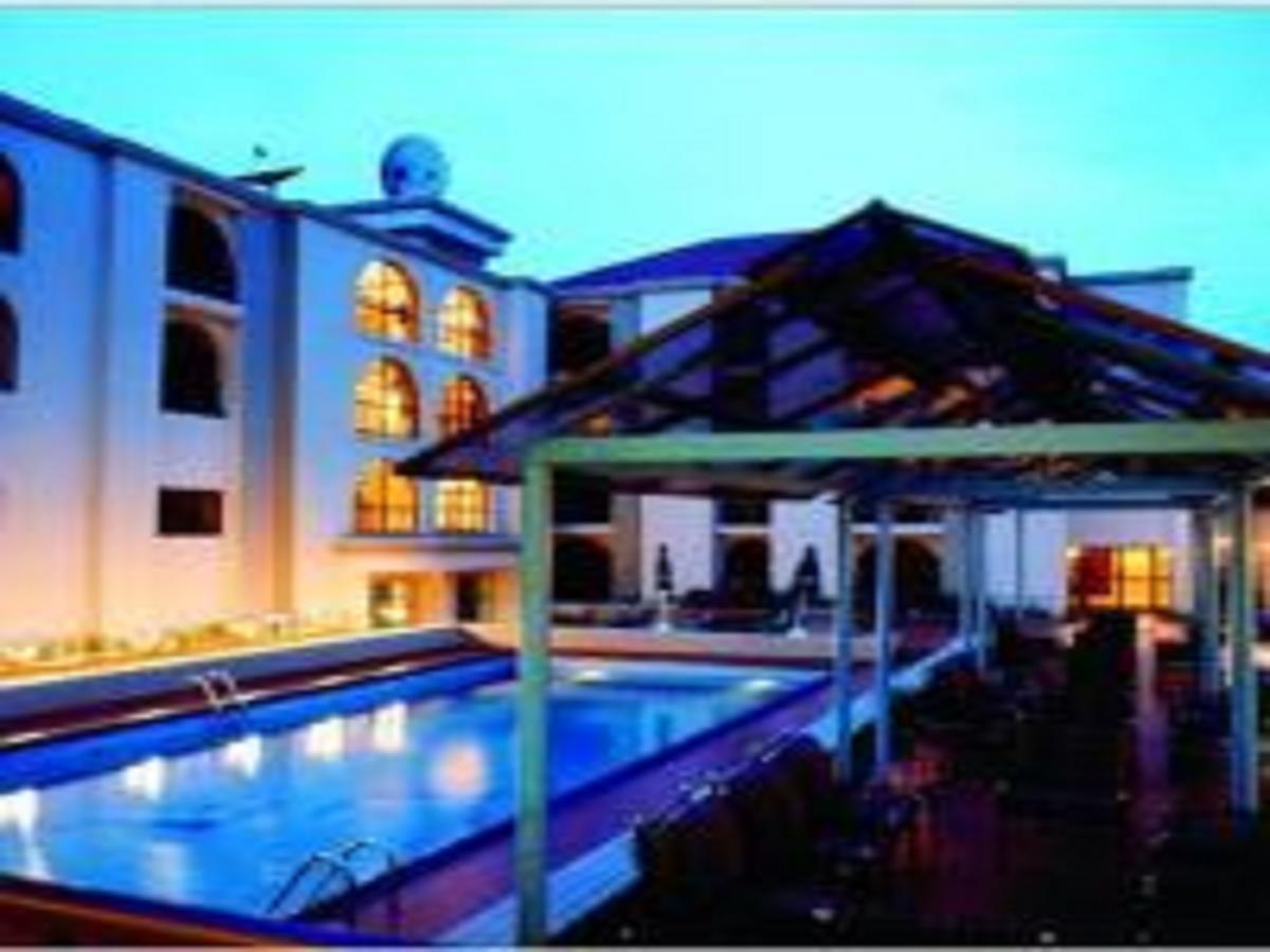 M Plaza Hotel Acra Exterior foto