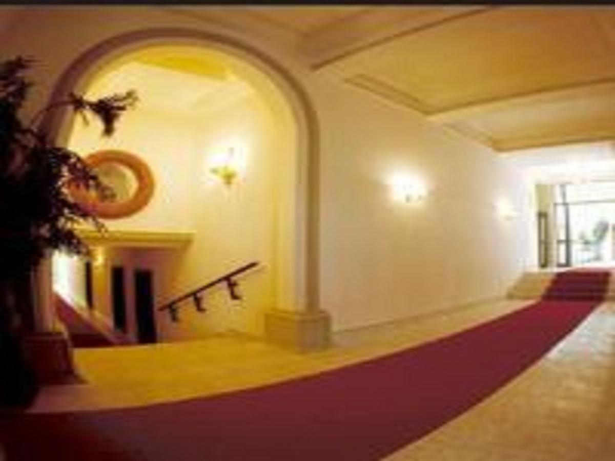 M Plaza Hotel Acra Exterior foto