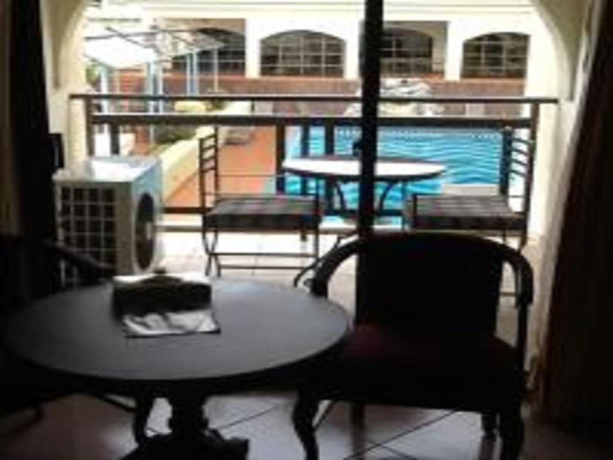 M Plaza Hotel Acra Exterior foto