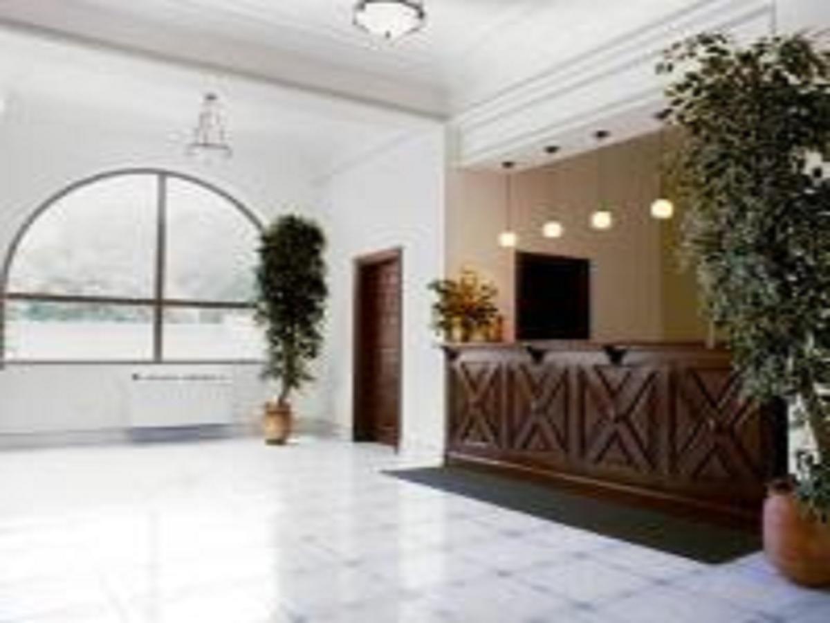 M Plaza Hotel Acra Exterior foto
