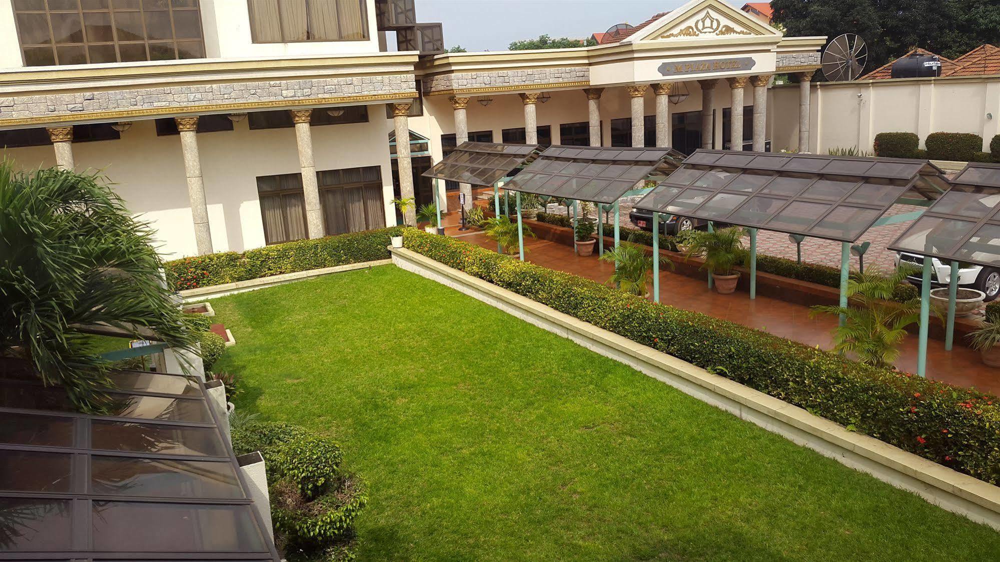 M Plaza Hotel Acra Exterior foto