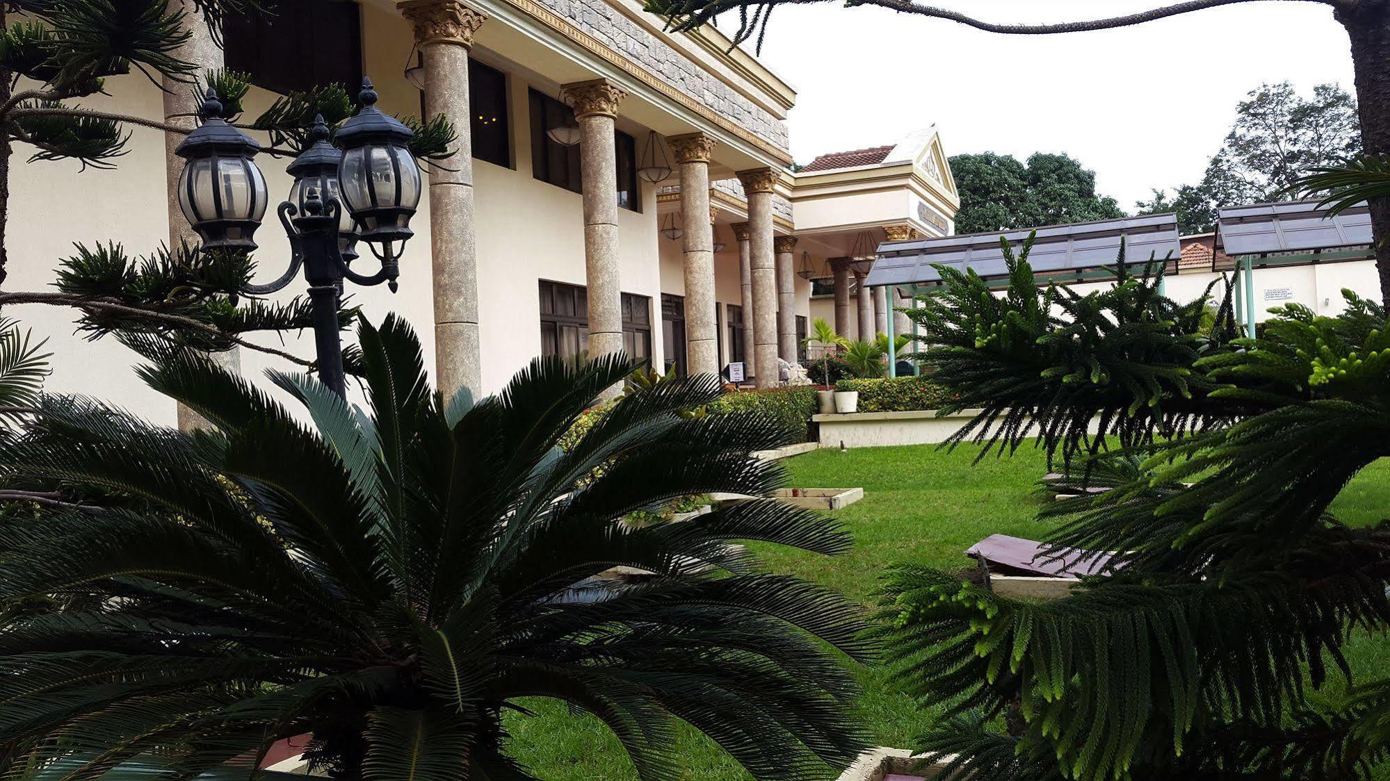 M Plaza Hotel Acra Exterior foto