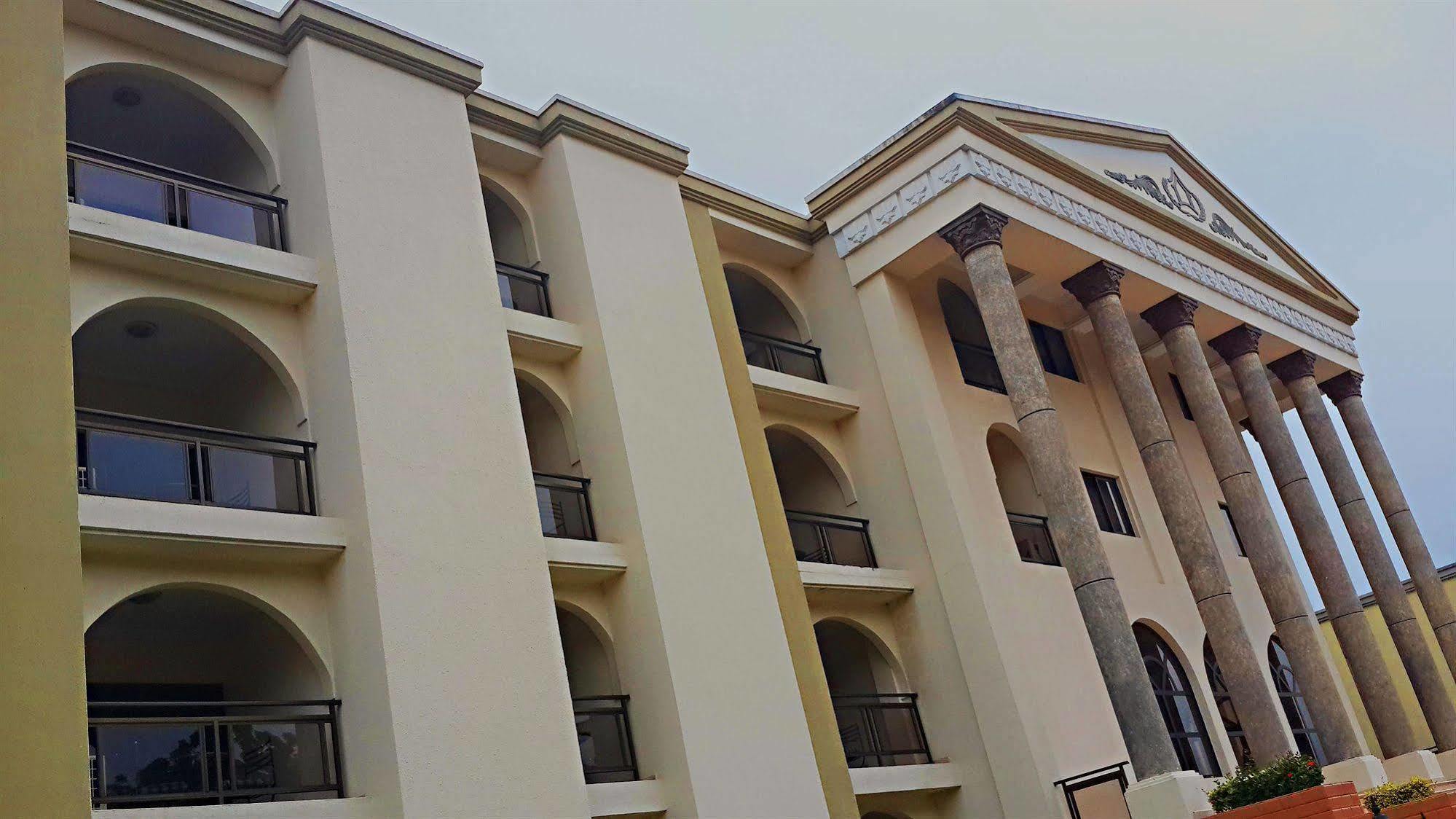 M Plaza Hotel Acra Exterior foto